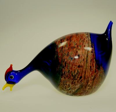 Henne  blau, mit farb. Metalloxiden, Kopf unten
