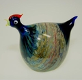 Henne  blau, mit farb. Metalloxiden, Kopf oben