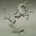 Einhorn auf Sockel, klein, Klarglas