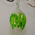 Osterei, Klarglas mit farbigen Glaseinschmelzungen