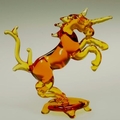 Einhorn auf Sockel, klein, braun