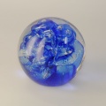 Traum-Glas-Kugel , klar-blaue Streifen fluoreszierend