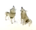 Wolf stehend und sitzend