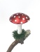 Fliegenpilz mit flachem Hut auf Clip