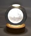 Glaskugel mit Gravur, Motiv Mond auf LED-Sockel