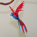 Papagei hängend, gefächert, klein, rot/aquabl.