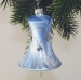 Glocken 5 cm, Eislack hellblau, silber Würfelmuster