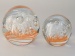 Traum-Glas-Kugel , orange Sreifen mit weißer Blume
